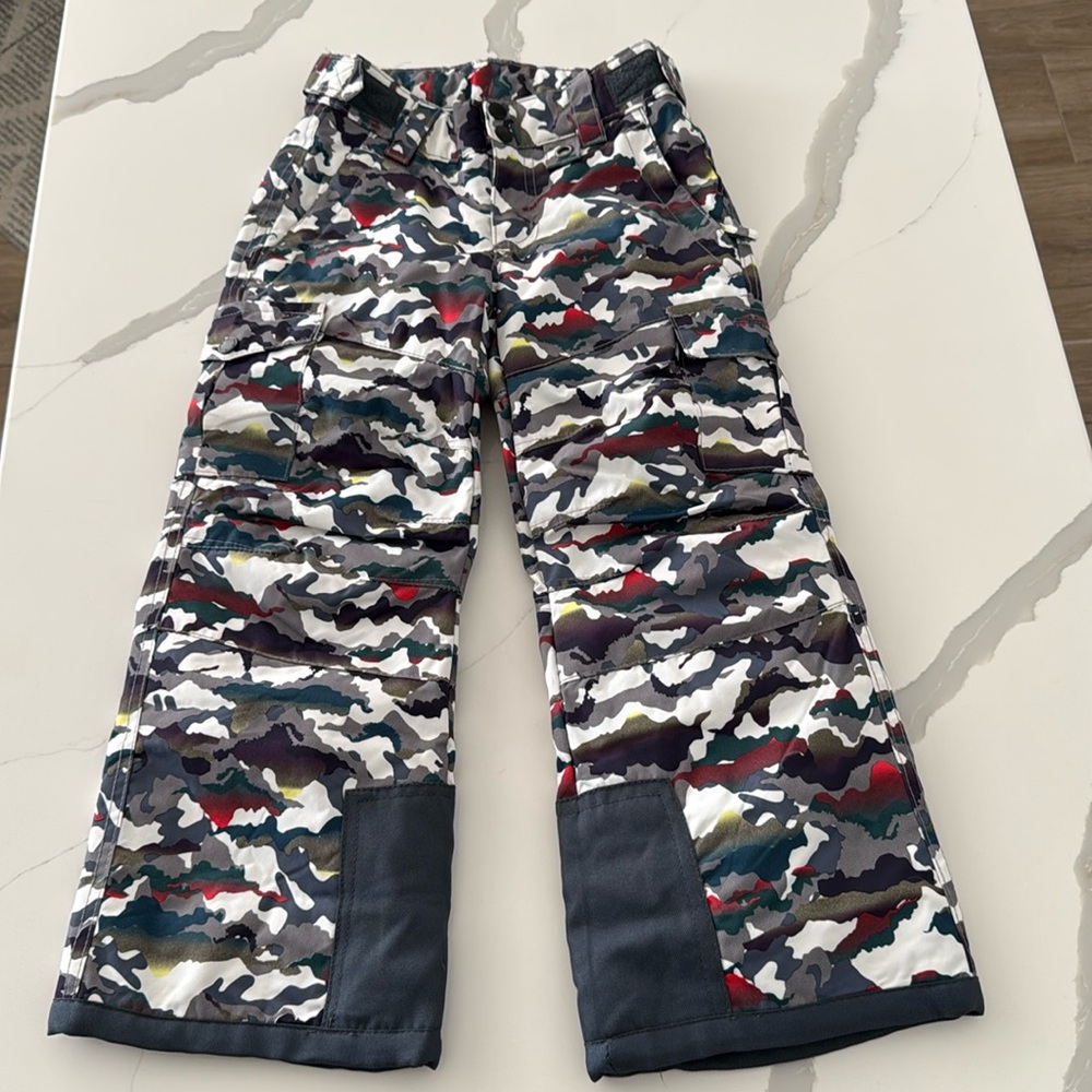 Arctix Youth Snow Pants with Reinforced Knees and Seat
Size 6-7 unisex